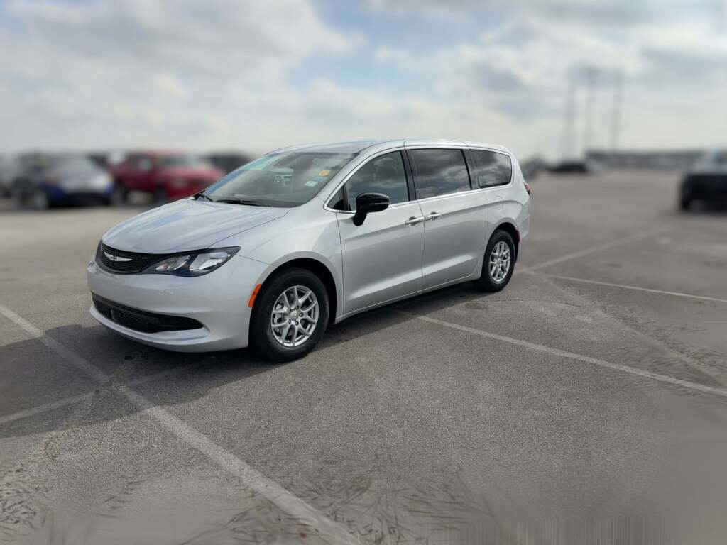 New 2026 Chrysler Voyager LX image 4