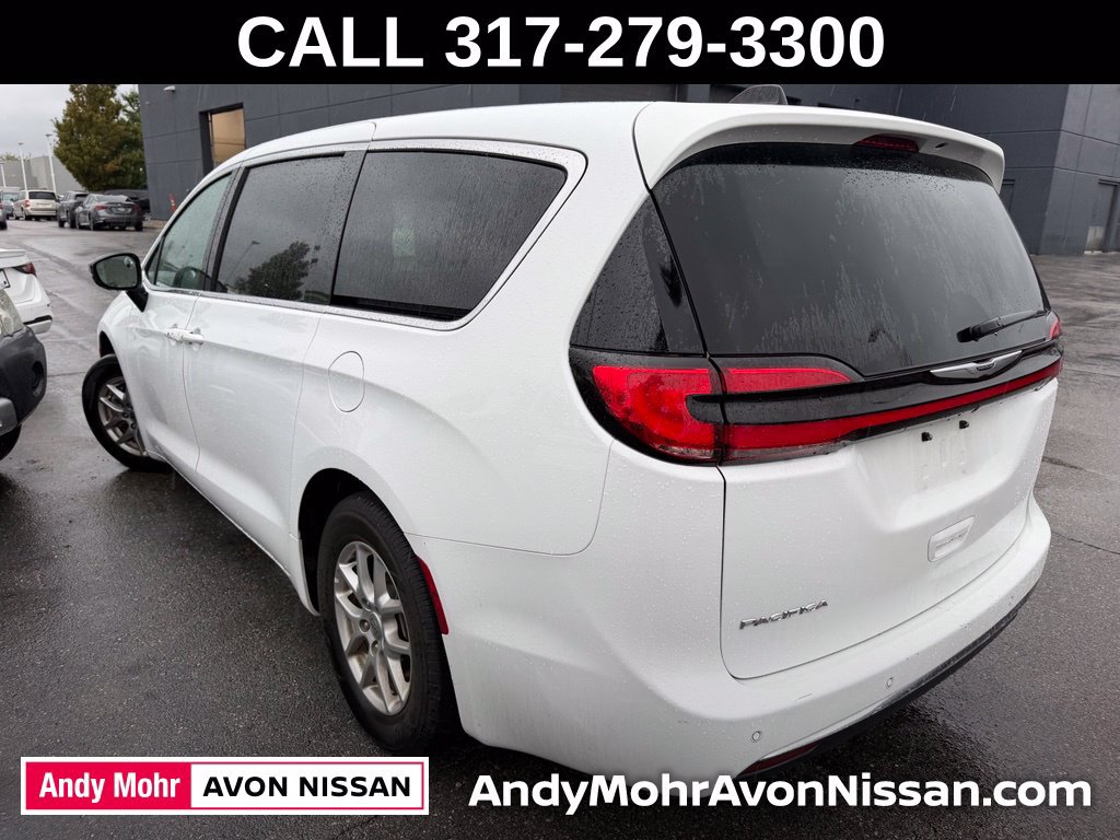 Used 2025 Chrysler Pacifica Select FWD image 6
