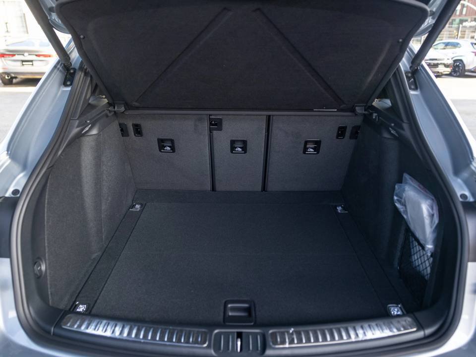 Certified 2026 Porsche Macan AWD/4WD image 28