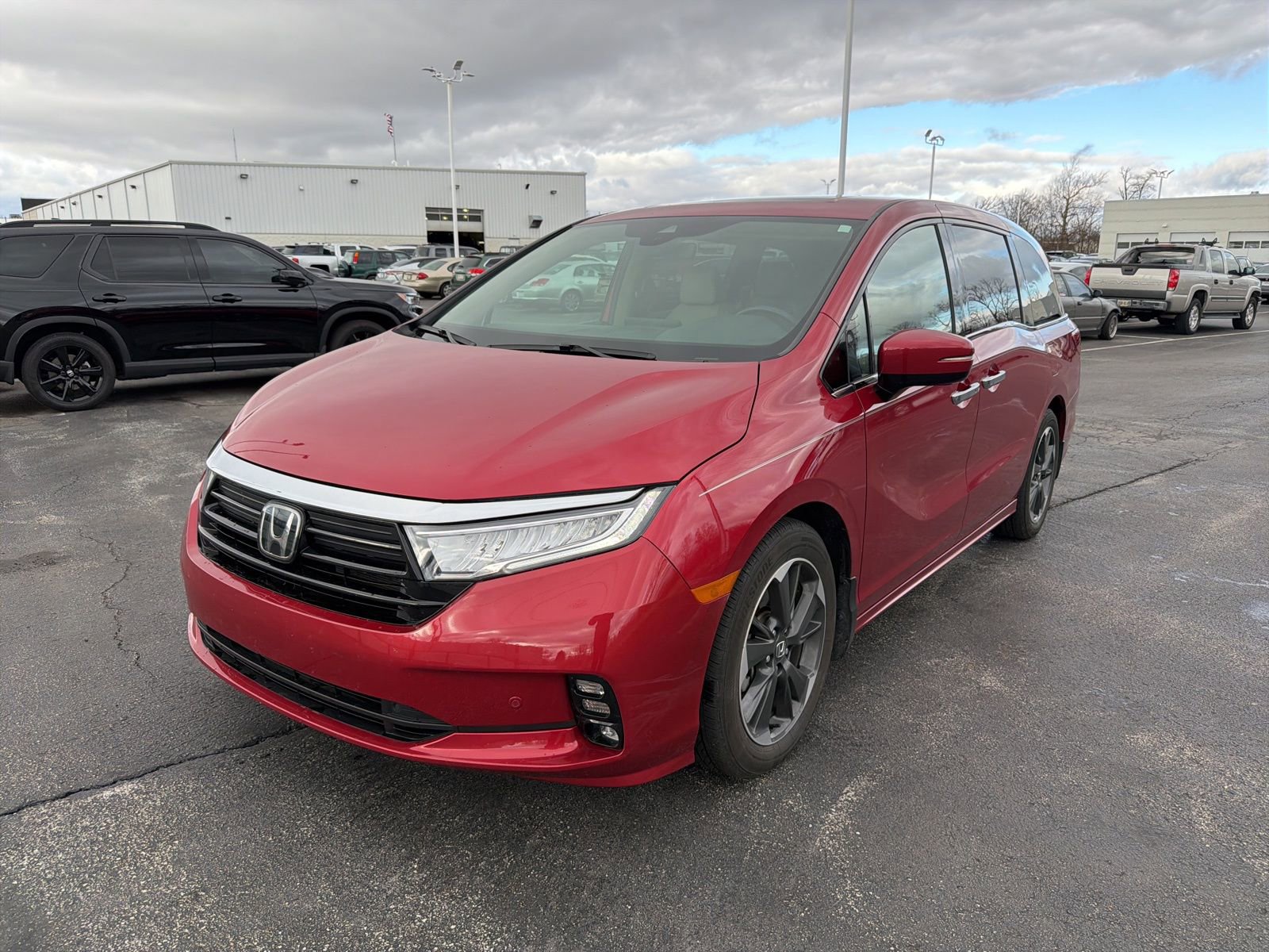 Used 2023 Honda Odyssey Elite image 2