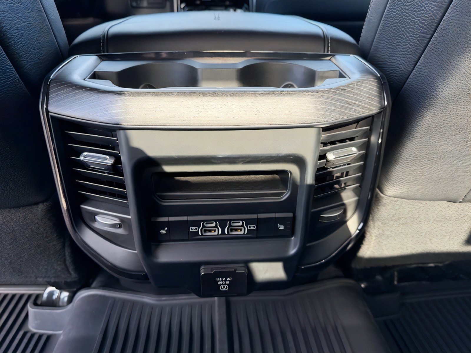 Used 2024 RAM 2500 Limited AWD/4WD image 29