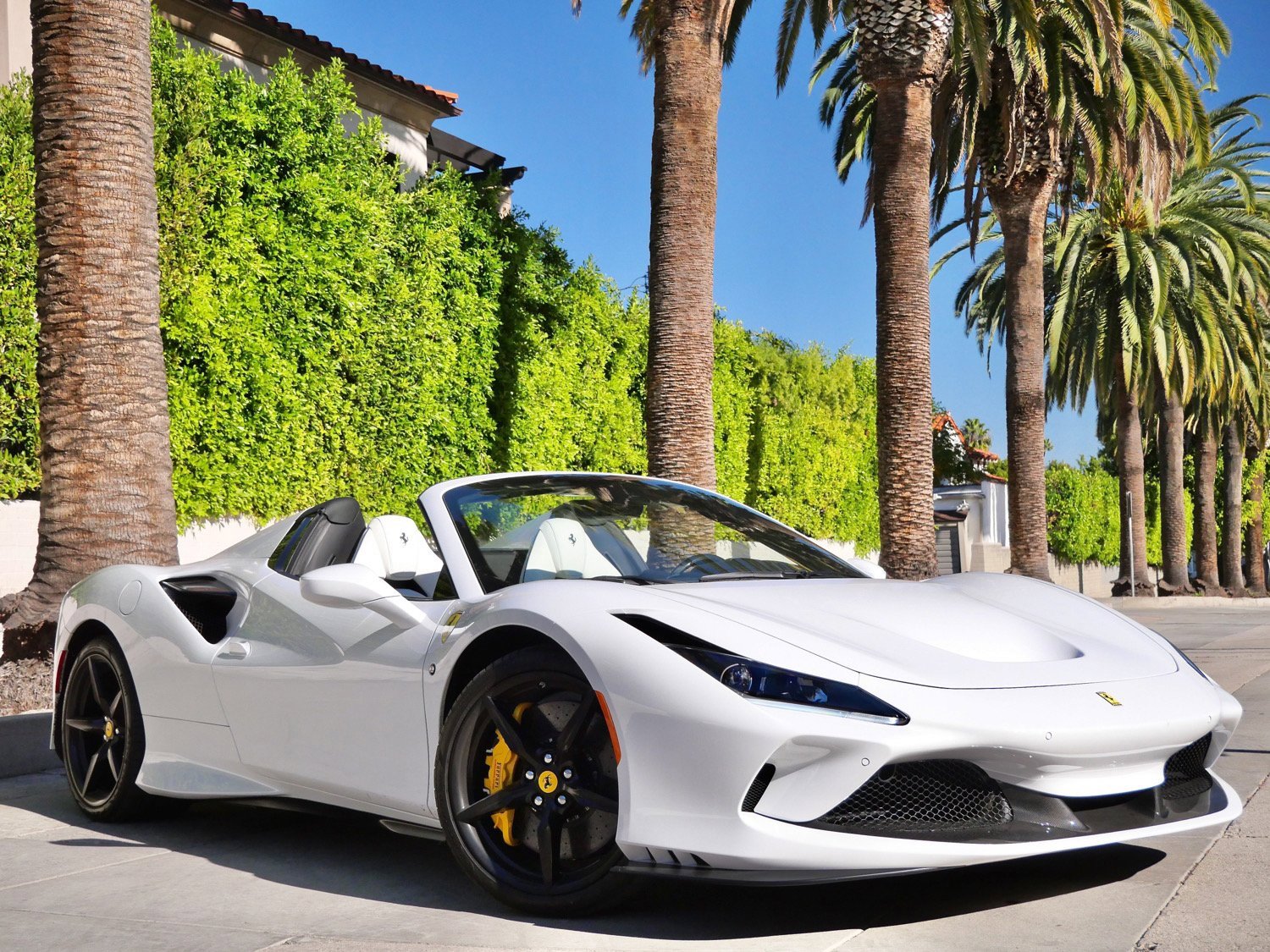 Used 2022 Ferrari F8 Tributo image 1