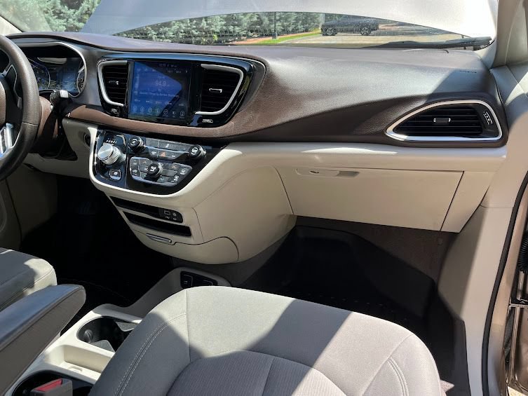 Used 2017 Chrysler Pacifica Touring FWD image 38