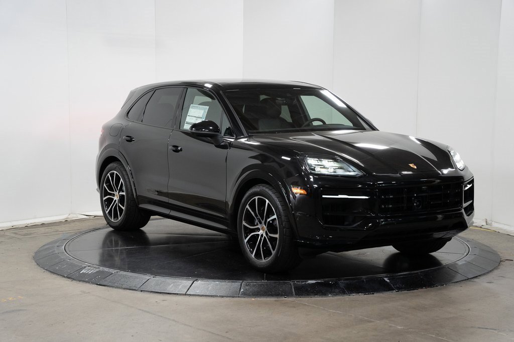 Used 2024 Porsche Cayenne image 3