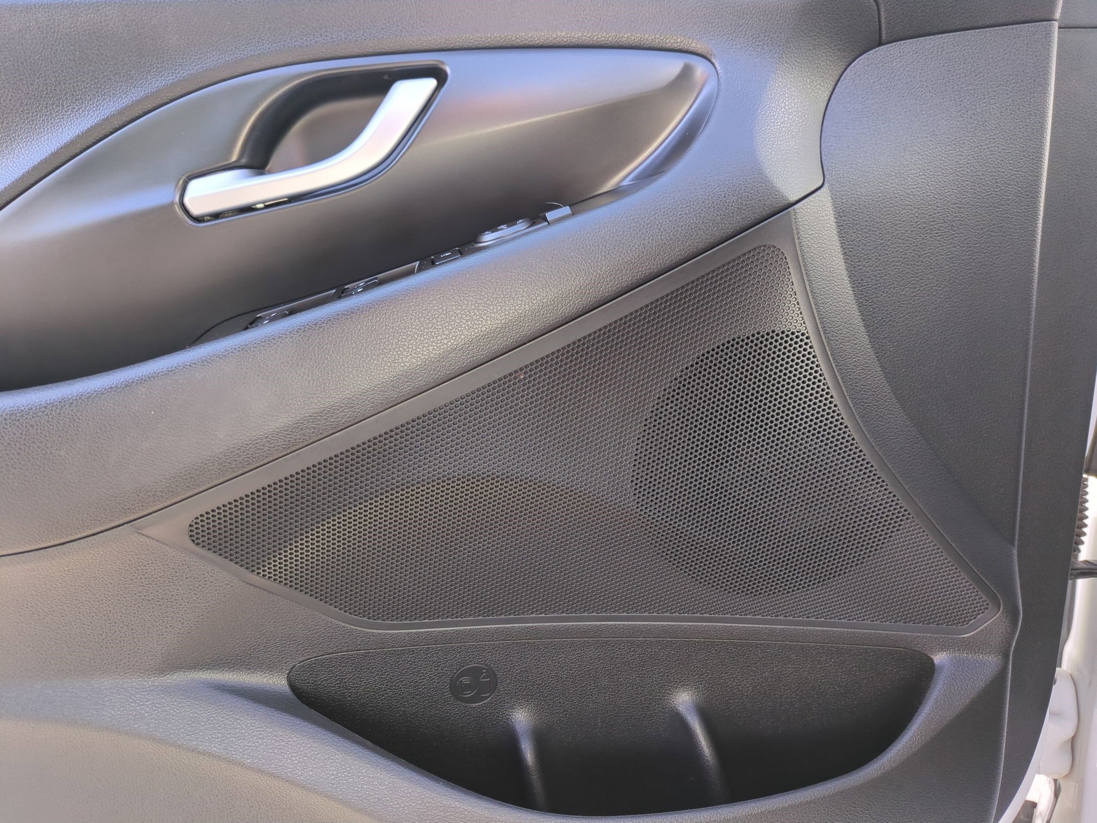 Used 2020 Hyundai Elantra GT image 17