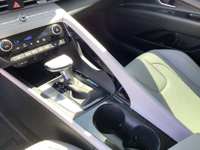 Used 2025 Hyundai Elantra Limited FWD image 18