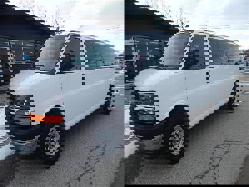 Used 2017 Chevrolet Express 3500 LT w/ LT Preferred Equipment Group image 7