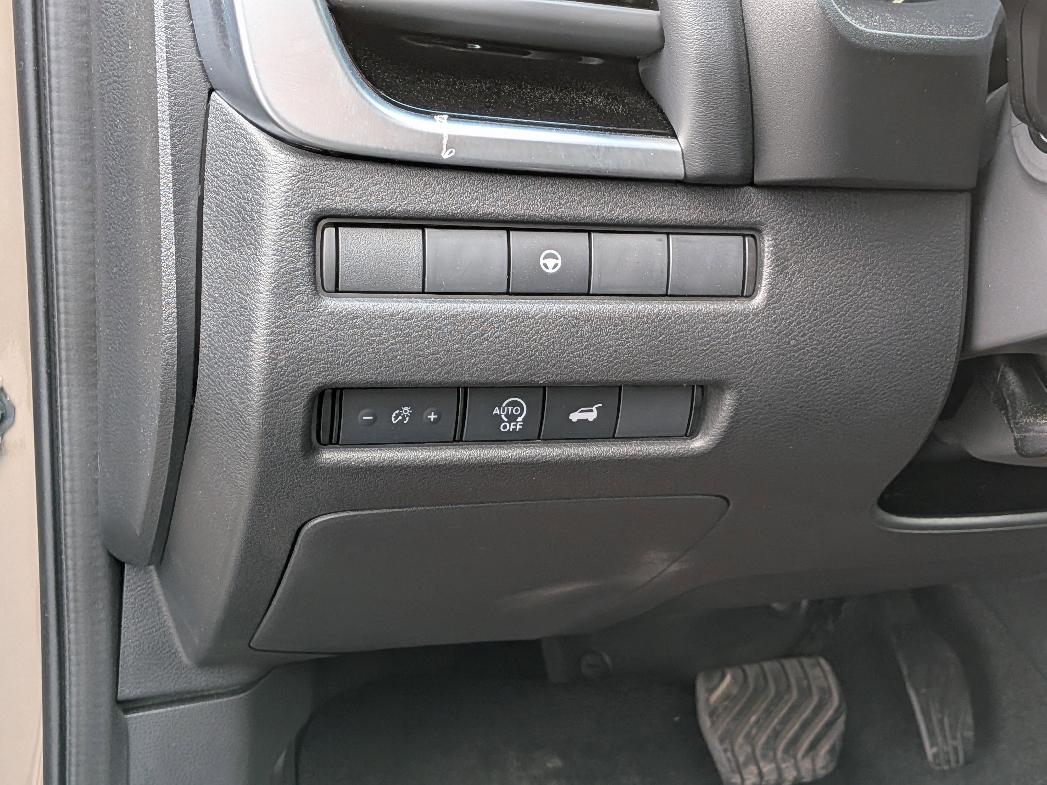 Used 2025 Nissan Rogue SV AWD/4WD image 17