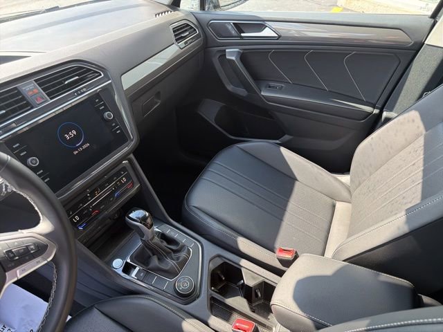 Used 2024 Volkswagen Tiguan SE AWD/4WD image 29