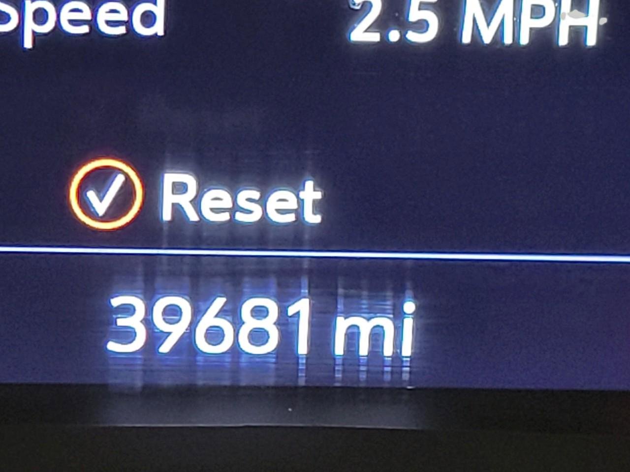 Used 2023 Buick Envision Essence image 2