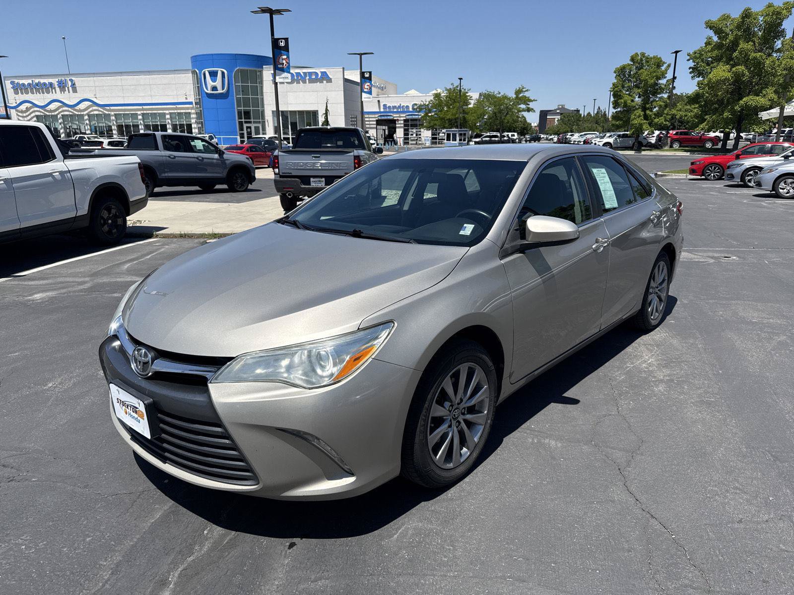 Used 2017 Toyota Camry XLE FWD image 2