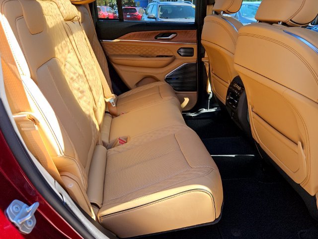 Used 2024 Jeep Grand Cherokee Summit AWD/4WD image 14