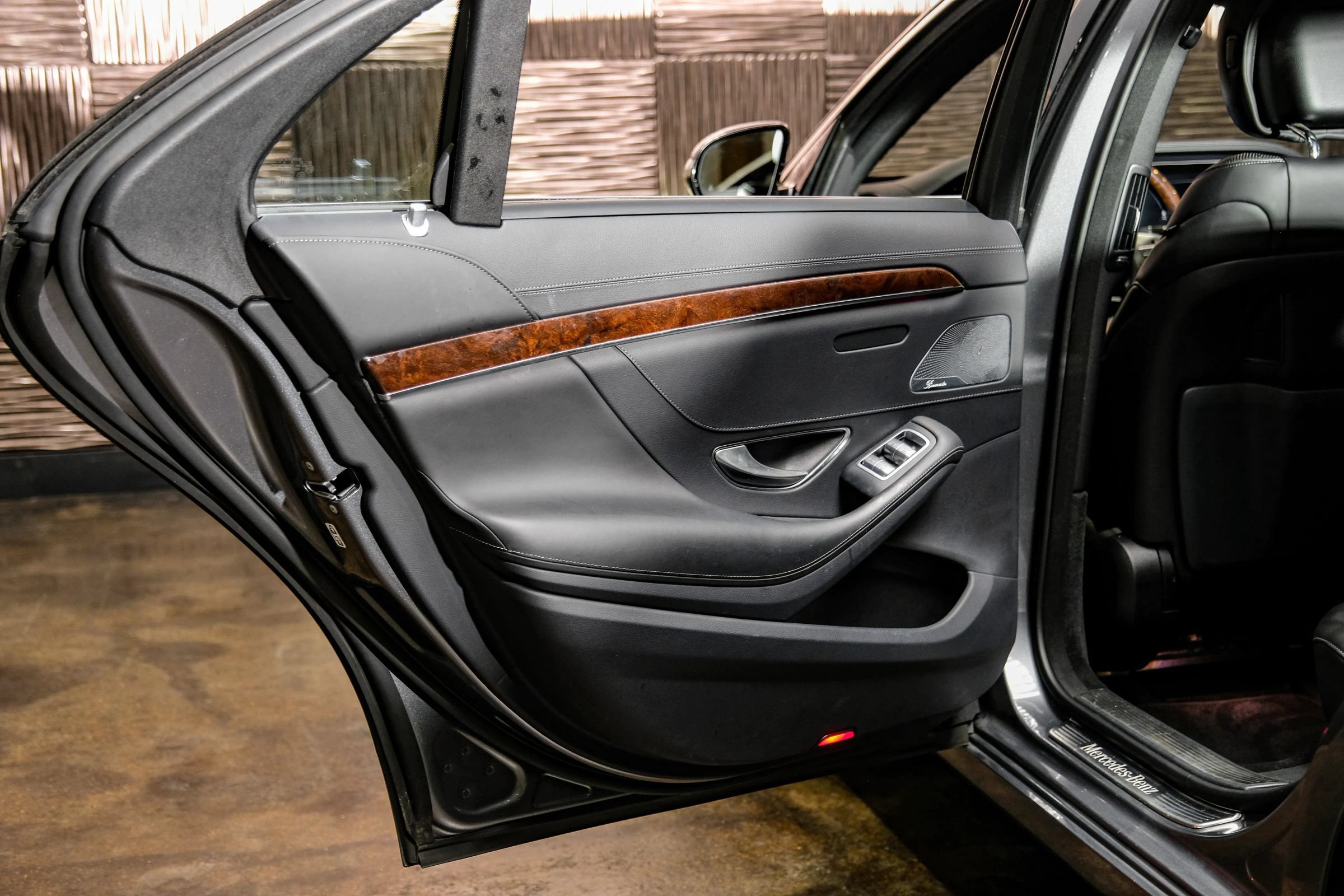 Used 2018 Mercedes-Benz S 560 4MATIC Sedan image 41