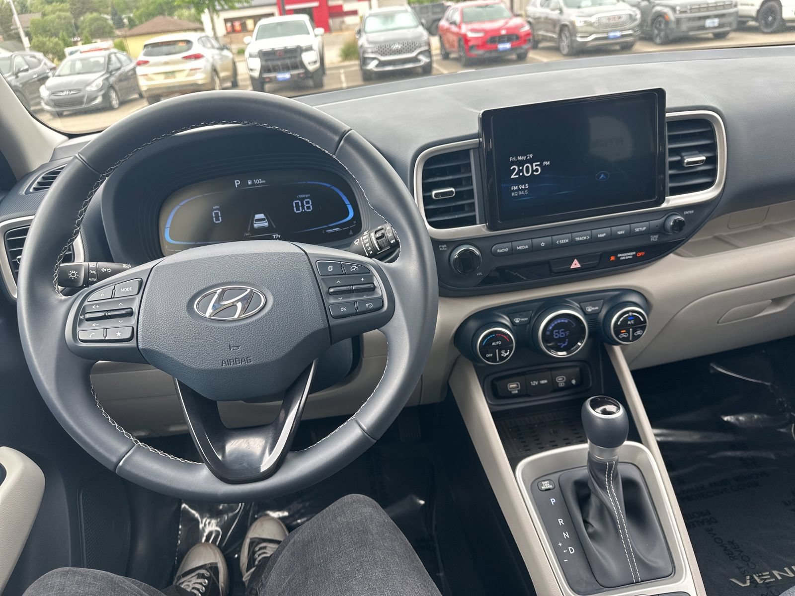 Used 2025 Hyundai Venue Limited FWD image 36