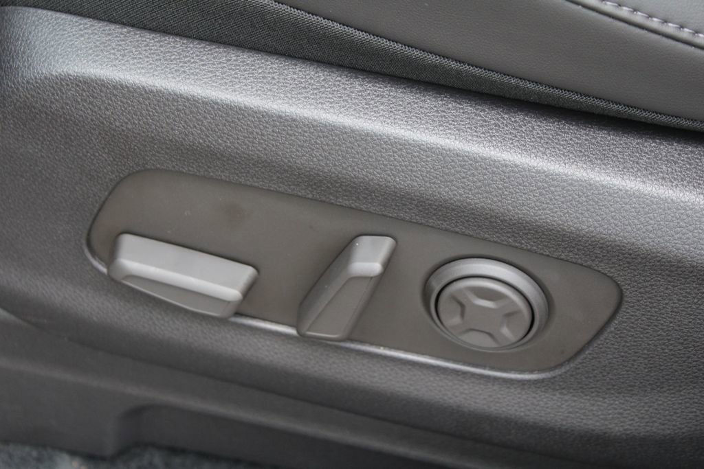 New 2026 Kia Carnival EX FWD image 30