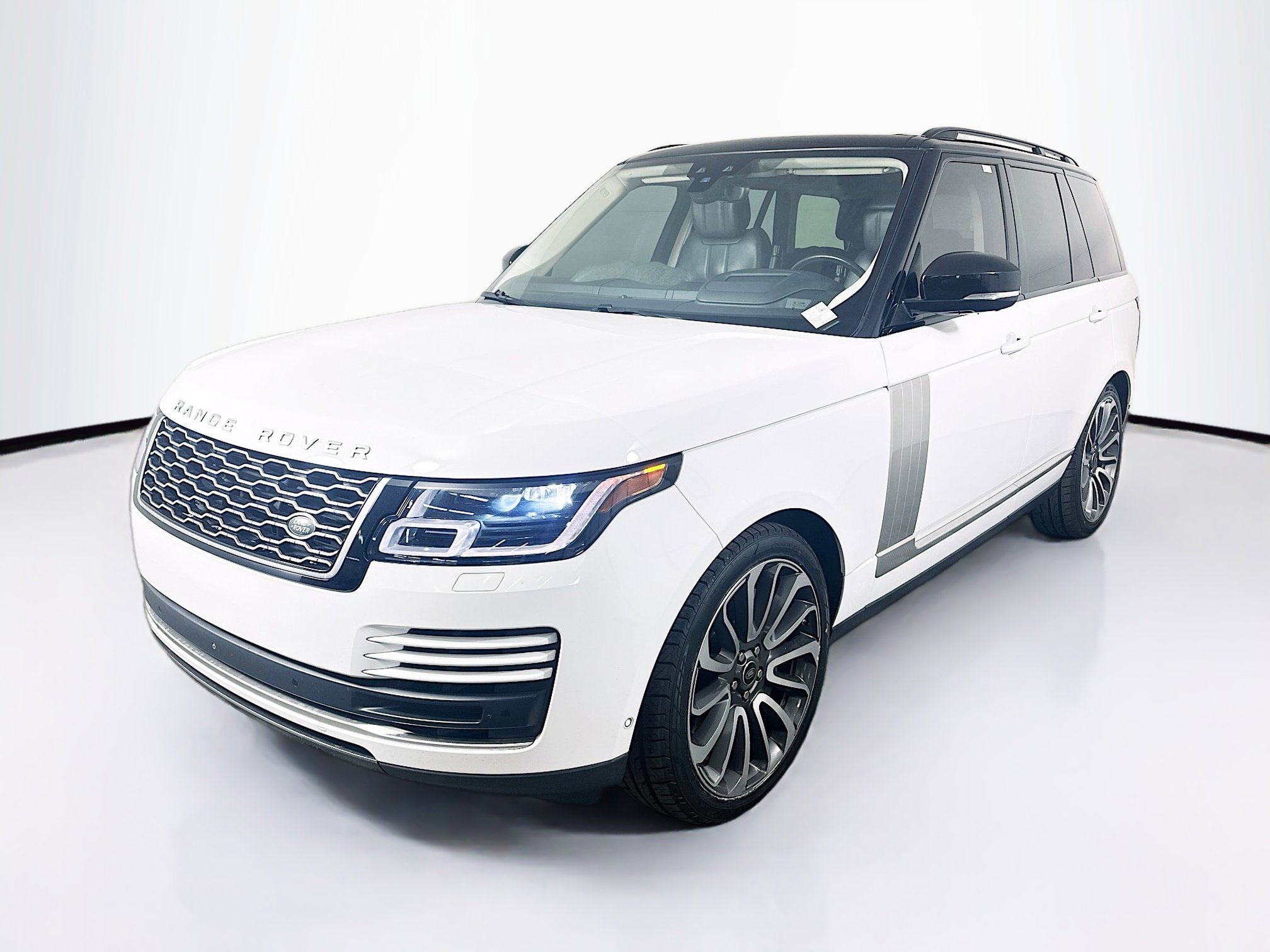 Used 2019 Land Rover Range Rover Supercharged AWD/4WD image 3