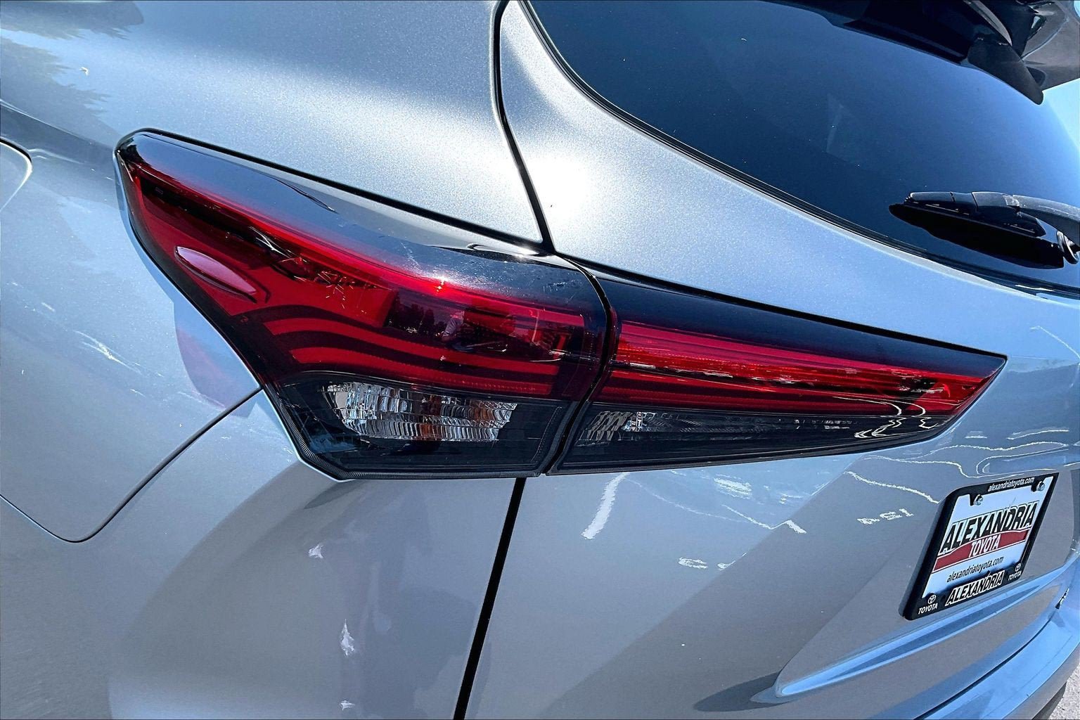 Used 2021 Toyota Highlander L AWD/4WD image 27