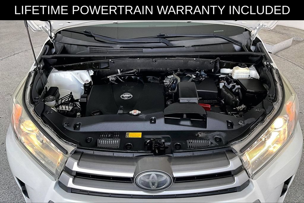 Used 2019 Toyota Highlander LE FWD image 11