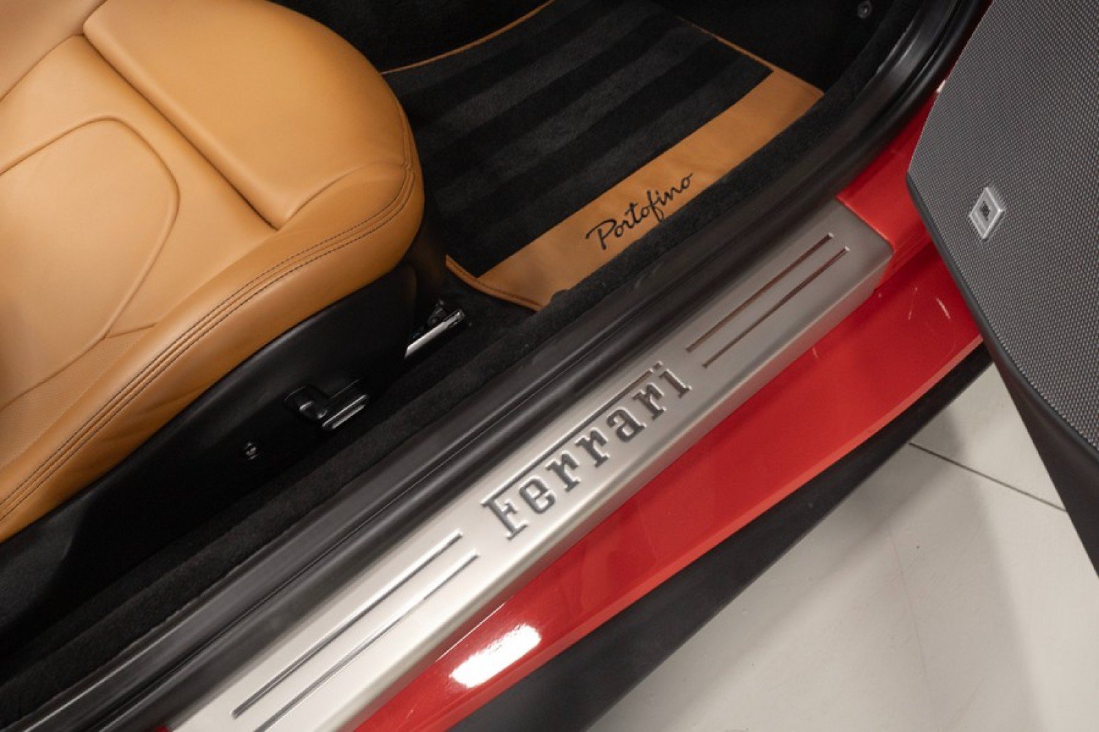 Used 2019 Ferrari Portofino RWD image 45