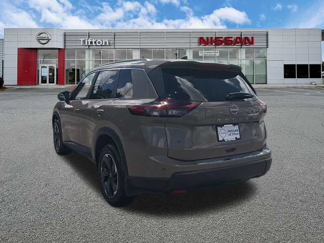 Used 2024 Nissan Rogue SV w/ SV Premium Package FWD image 5