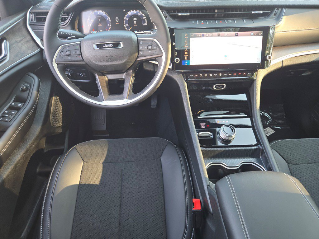 New 2027 Jeep Grand Cherokee Altitude AWD/4WD image 2