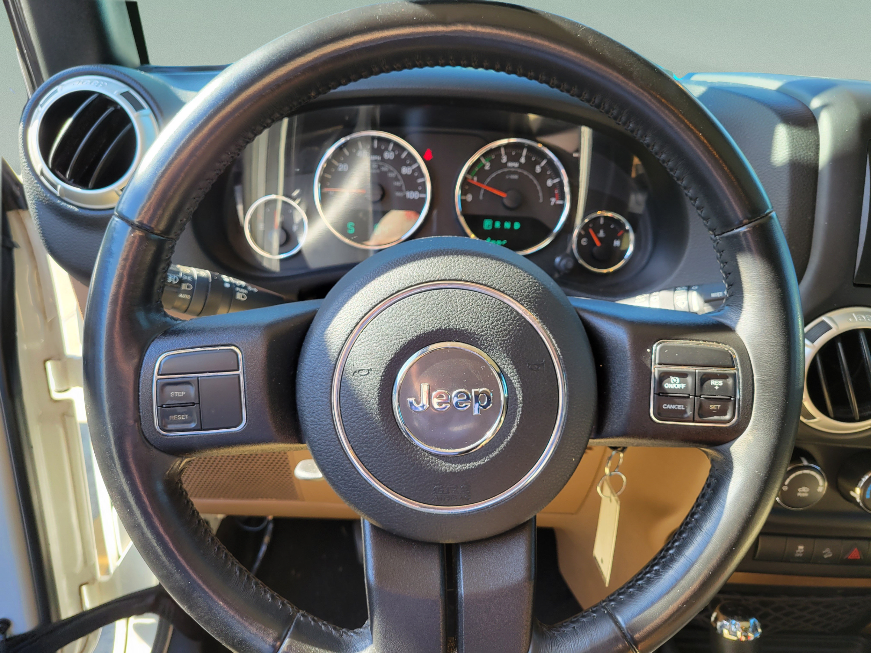 Used 2018 Jeep Wrangler Unlimited Sahara AWD/4WD image 15