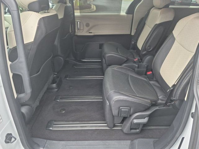 Certified 2025 Toyota Sienna Limited AWD/4WD image 17