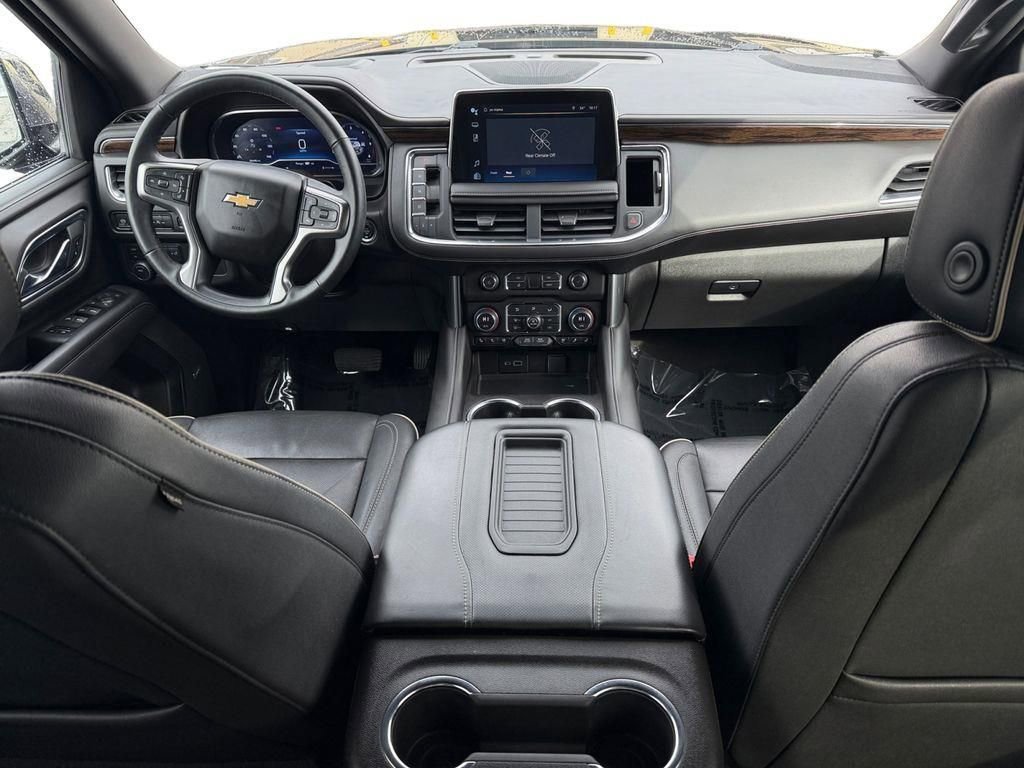 Used 2023 Chevrolet Suburban Premier image 10
