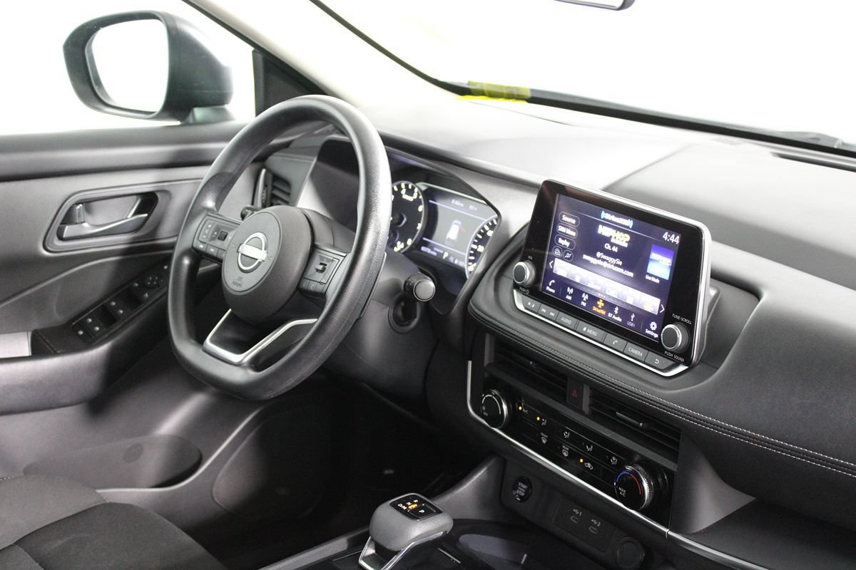 Used 2024 Nissan Rogue S FWD image 9