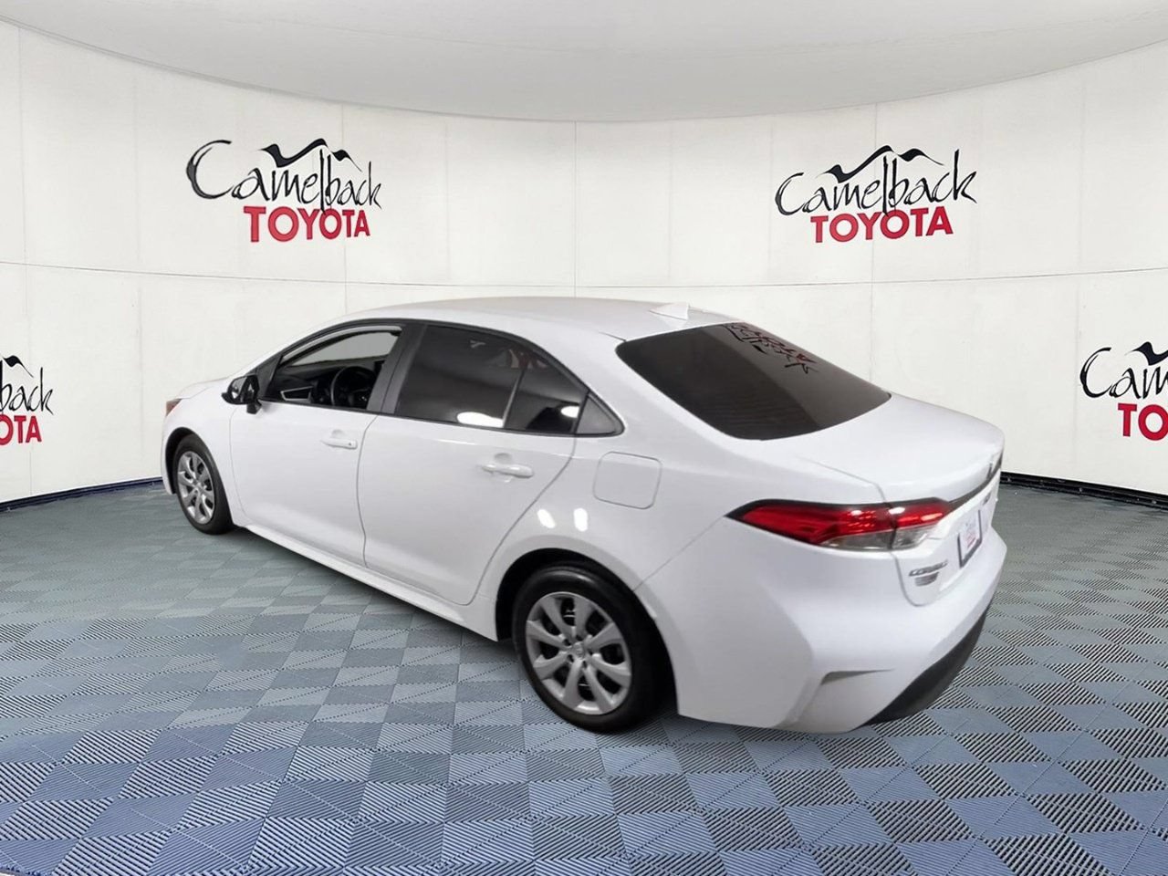Used 2025 Toyota Corolla LE FWD image 8