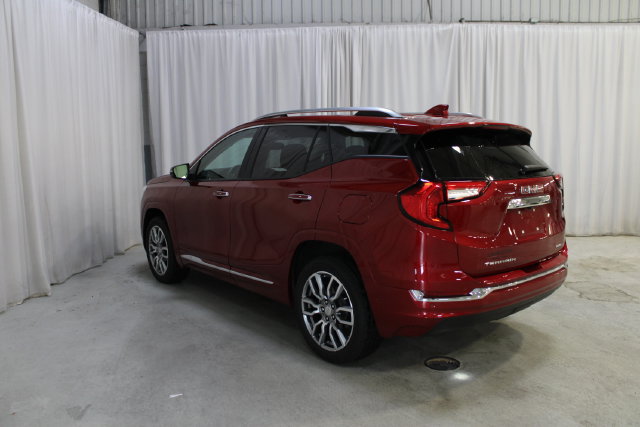 Used 2024 GMC Terrain Denali w/ Denali Premium Package AWD/4WD image 31
