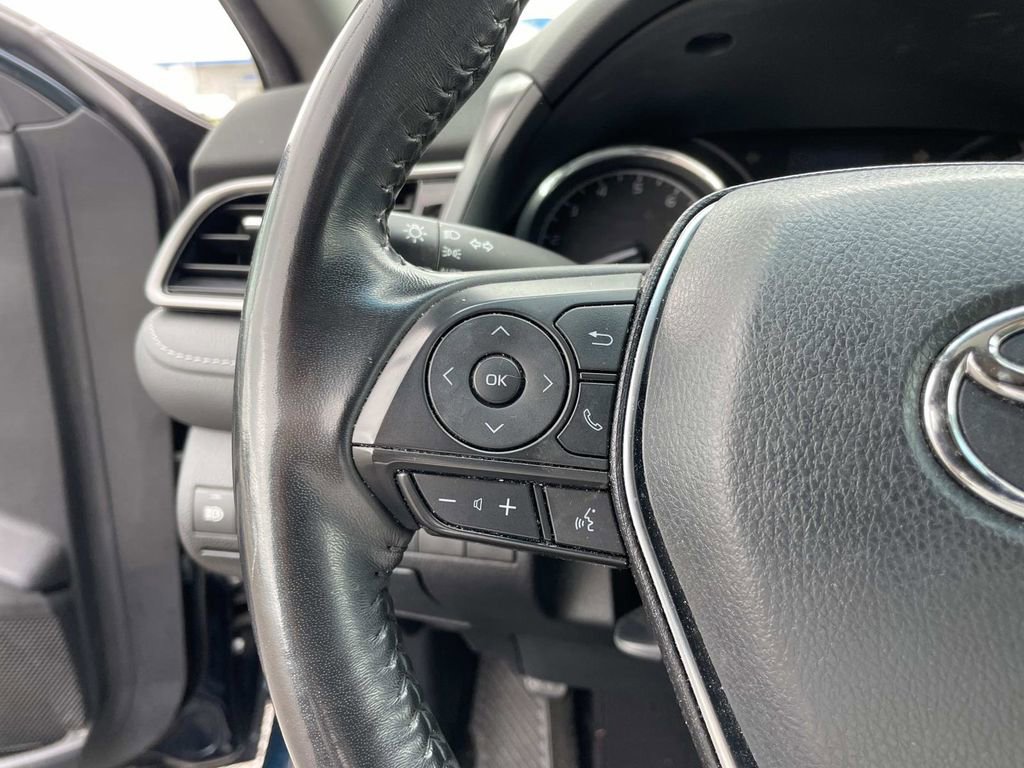 Used 2020 Toyota Camry SE FWD image 18