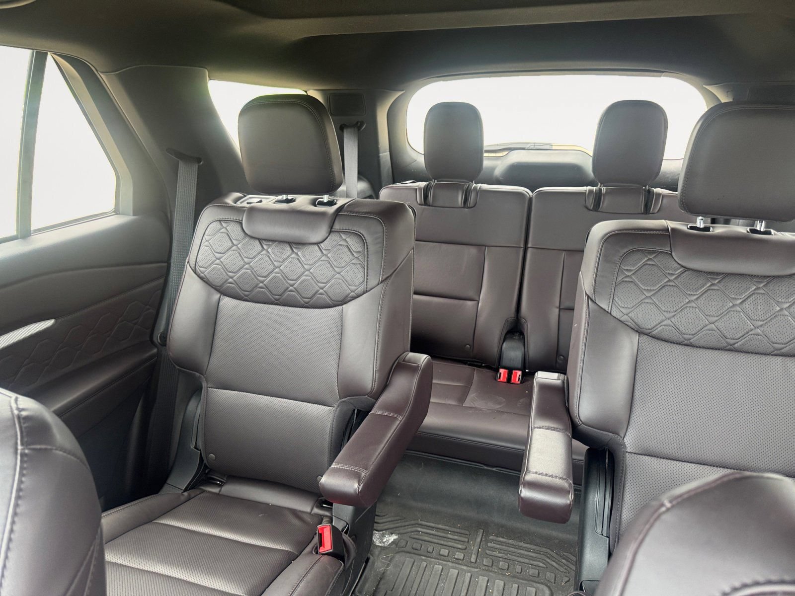 Used 2025 Ford Explorer Platinum w/ Ultimate Package AWD/4WD image 13