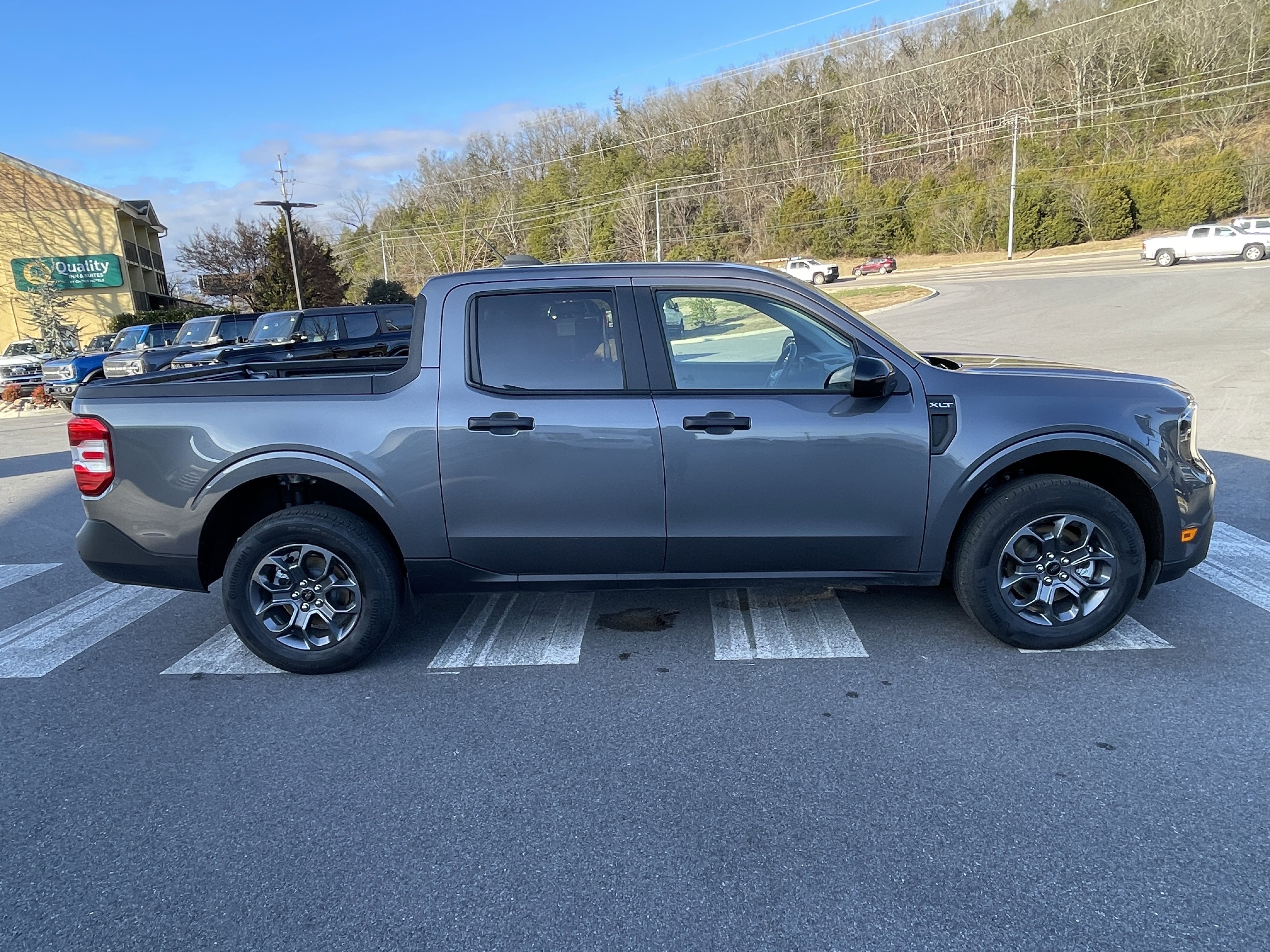 New 2025 Ford Maverick XLT w/ XLT Luxury Package FWD image 4