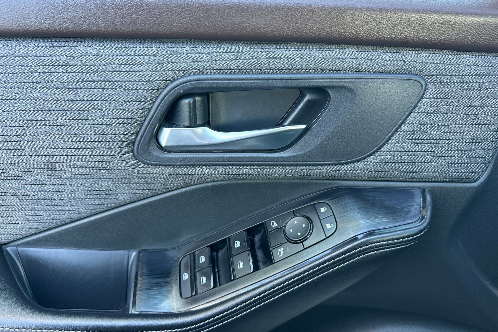 Certified 2023 Nissan Rogue SV image 11