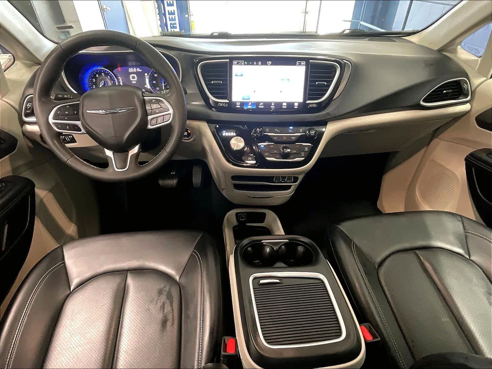 Used 2023 Chrysler Pacifica Touring-L FWD image 22