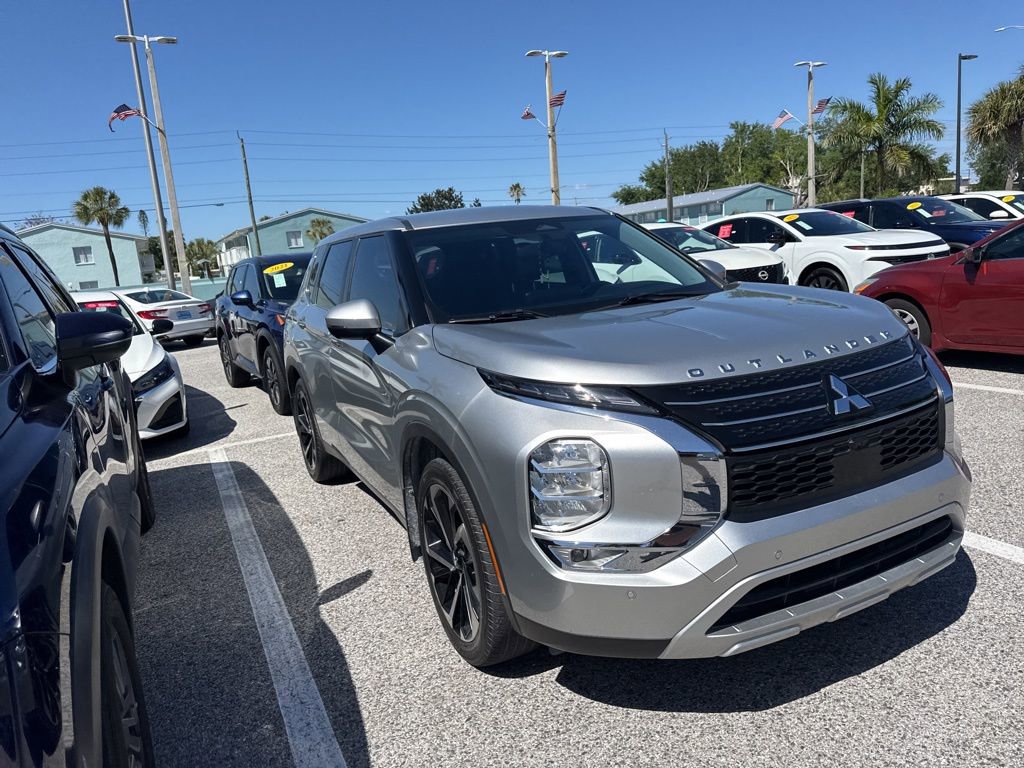 Used 2023 Mitsubishi Outlander SE