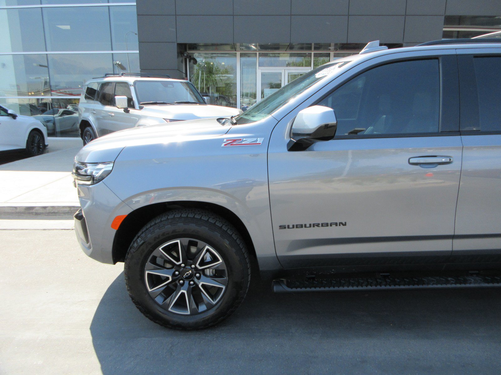 Used 2021 Chevrolet Suburban Z71 AWD/4WD image 2
