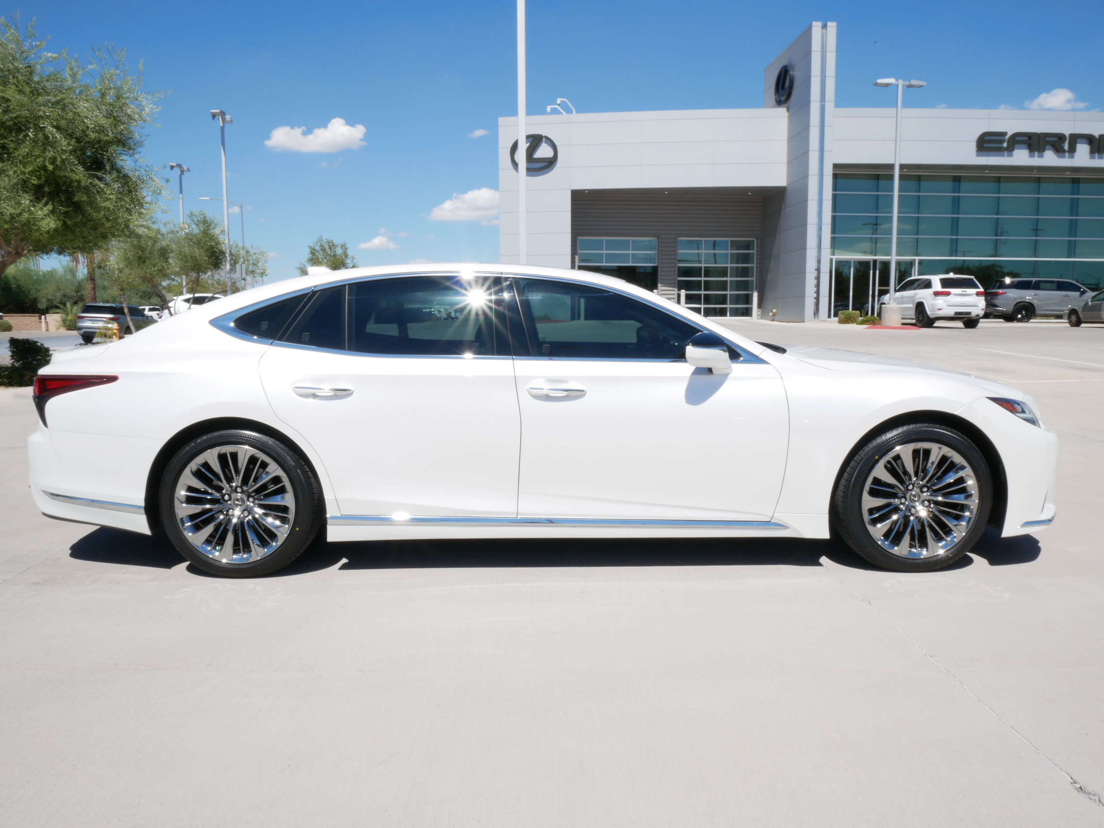 Used 2022 Lexus LS 500 w/ Accessory Package (Z1) RWD image 13