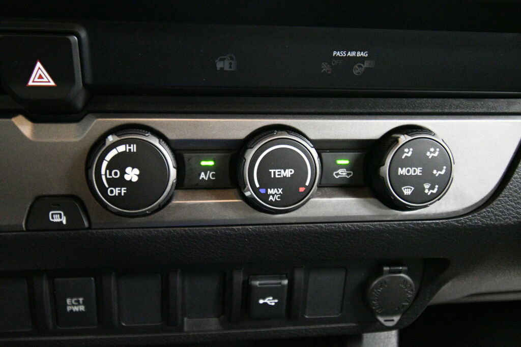 Used 2022 Toyota Tacoma SR w/ SR Convenience Package RWD image 16