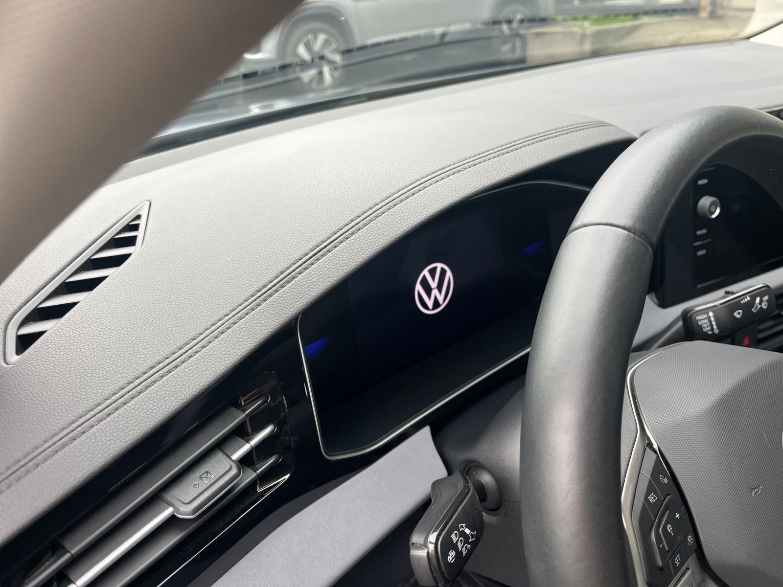 Used 2025 Volkswagen Jetta SE image 37