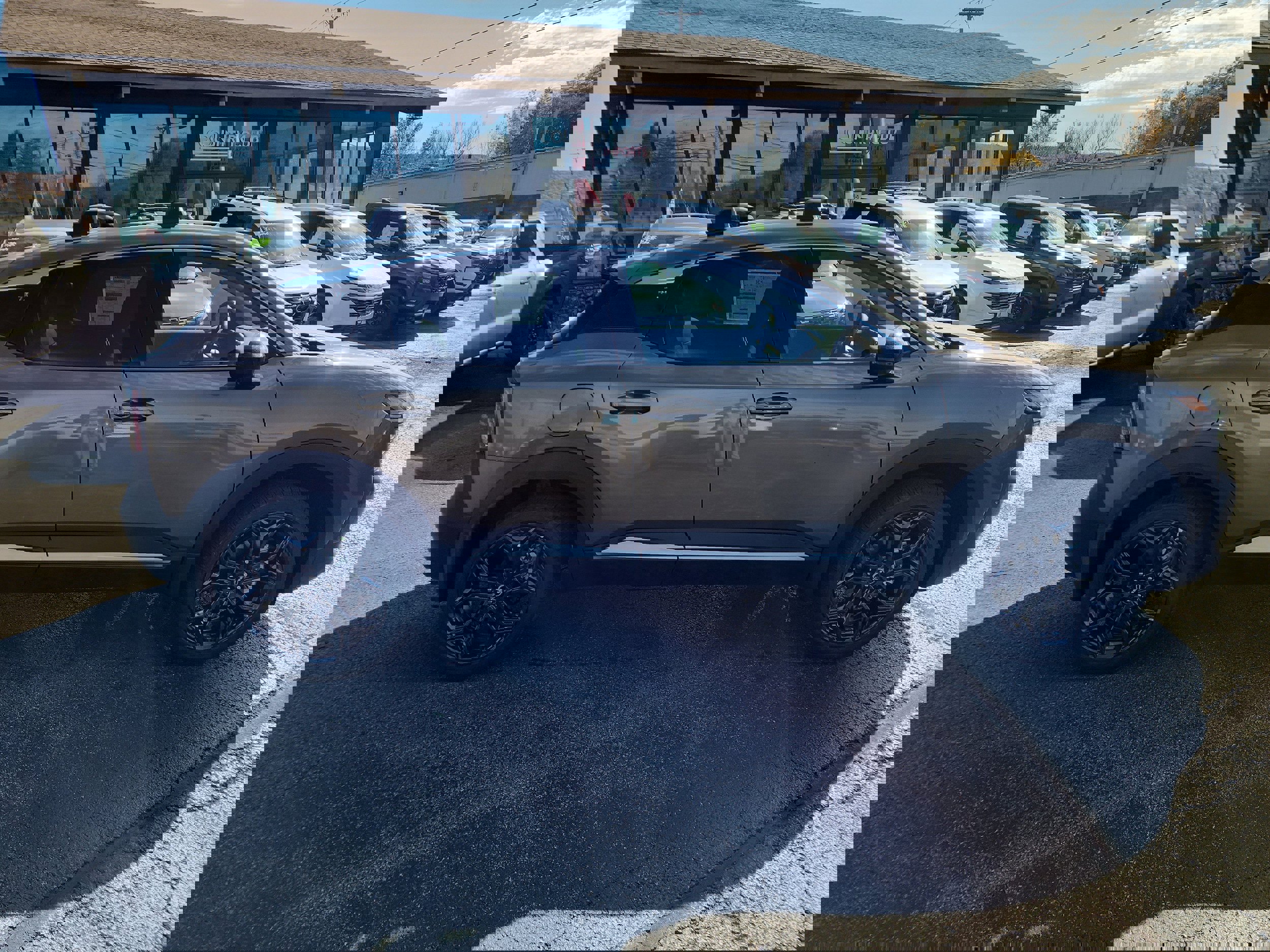 New 2026 Nissan Kicks SR w/ Cold Weather Package image 9