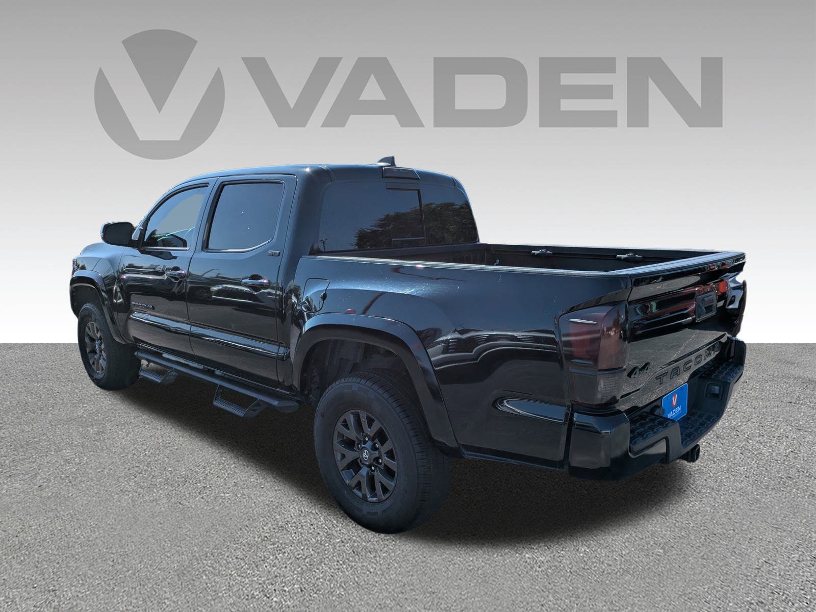 Used 2022 Toyota Tacoma SR5 w/ Technology Package image 24