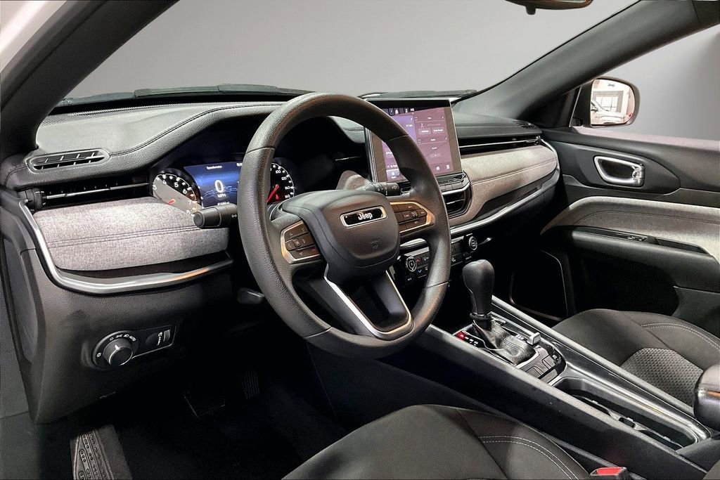 Used 2023 Jeep Compass Sport image 17