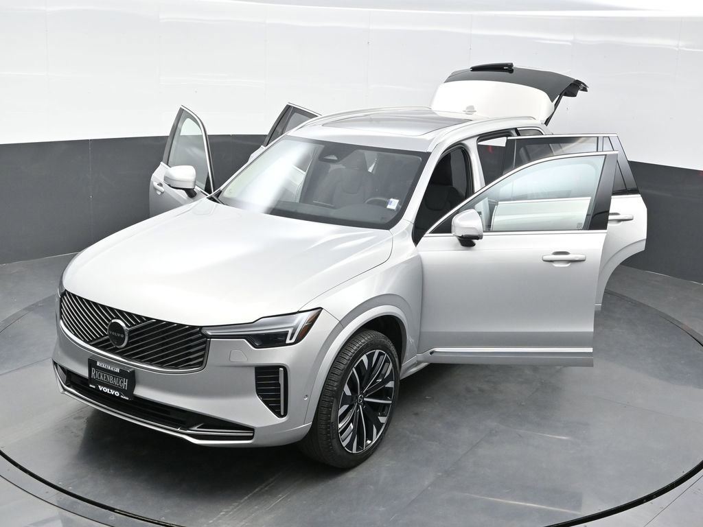 Used 2025 Volvo XC90 B6 Plus image 40