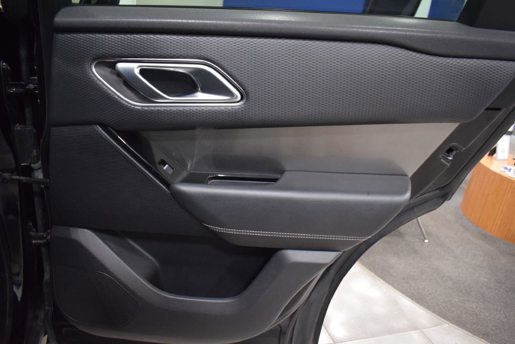 Used 2019 Land Rover Range Rover Velar S image 18