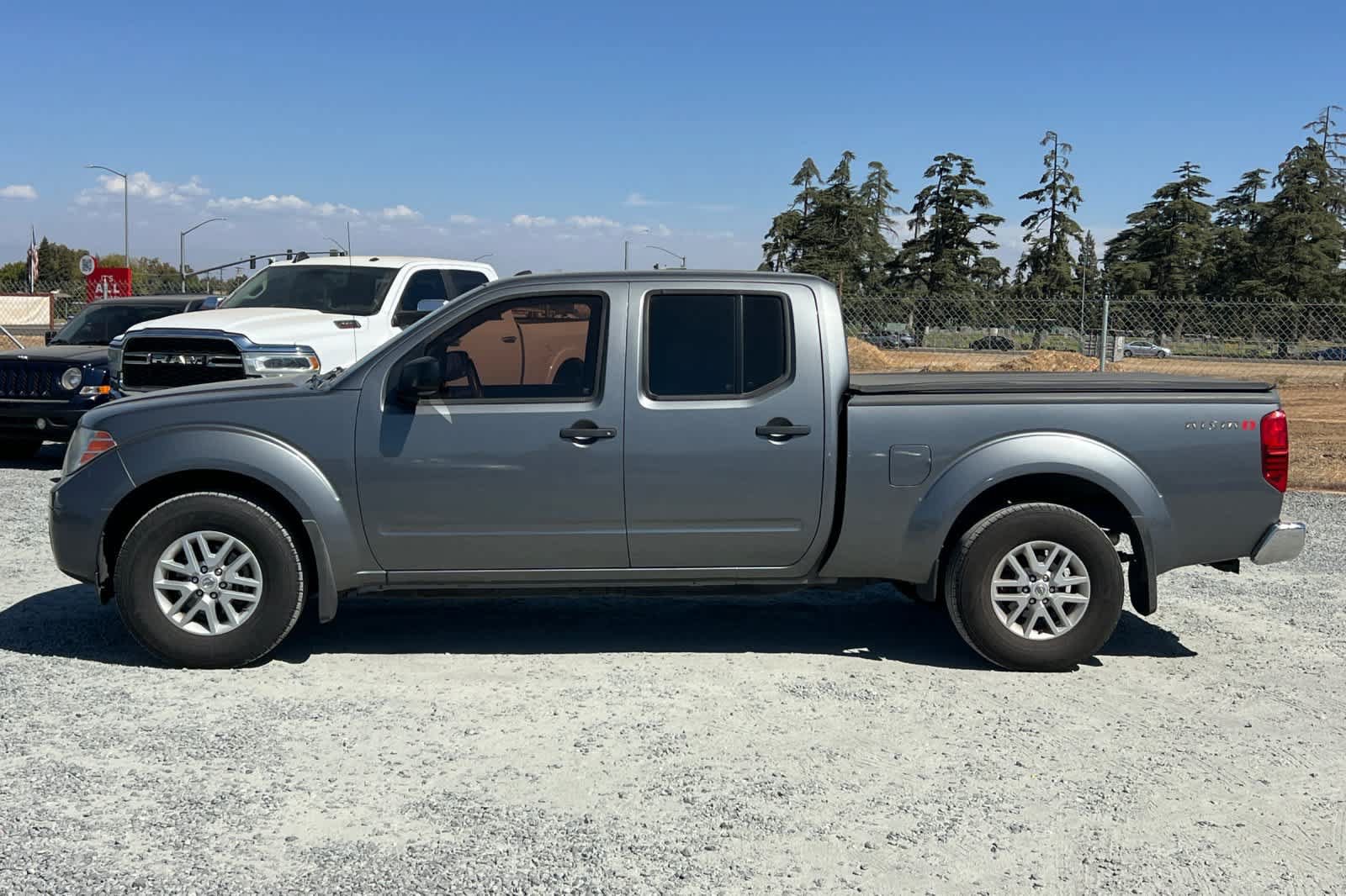 Used 2017 Nissan Frontier SV RWD image 6