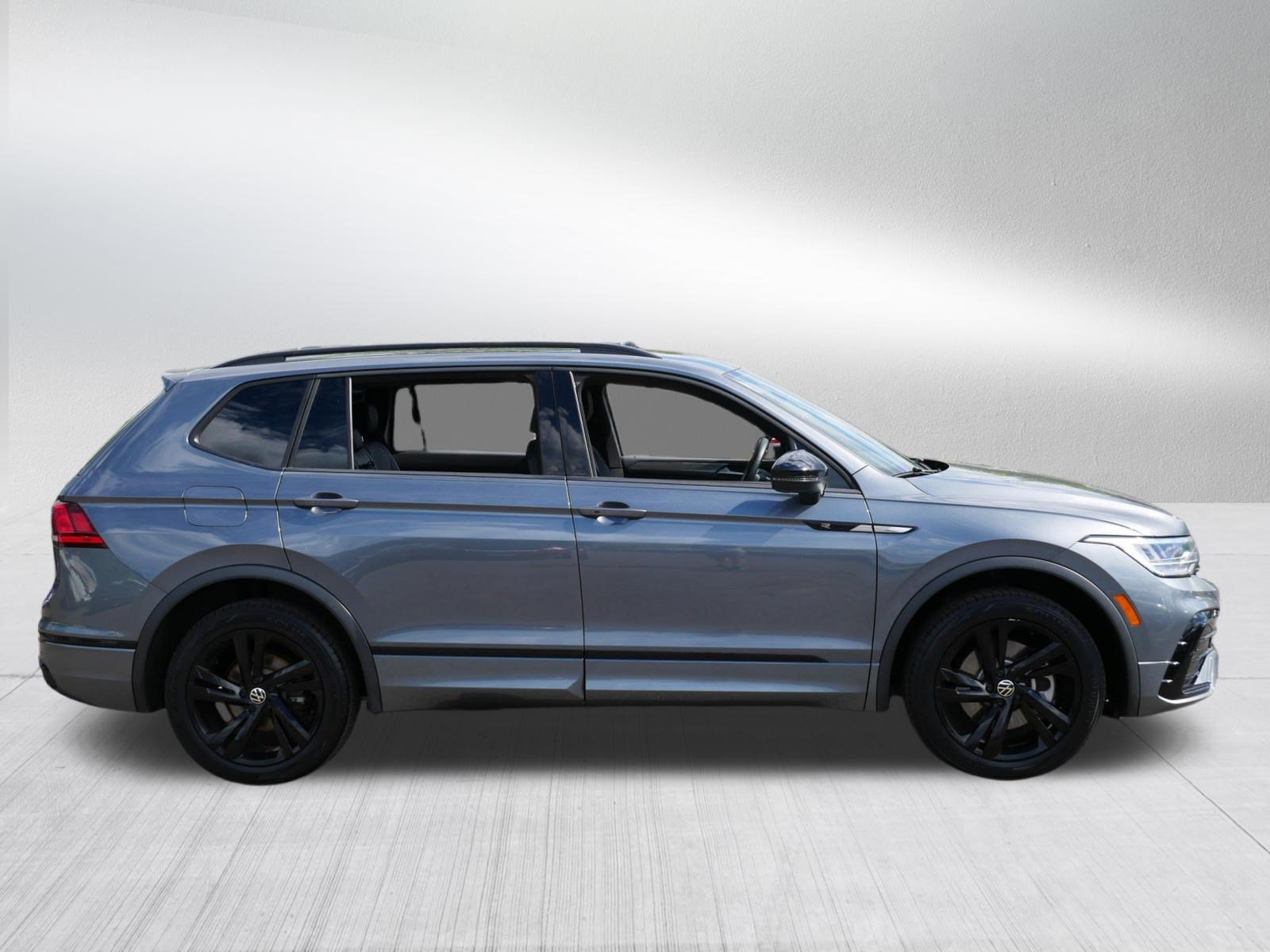 Certified 2023 Volkswagen Tiguan SE R-Line AWD/4WD image 8