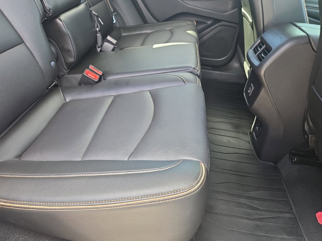 Used 2024 GMC Terrain AT4 AWD/4WD image 10