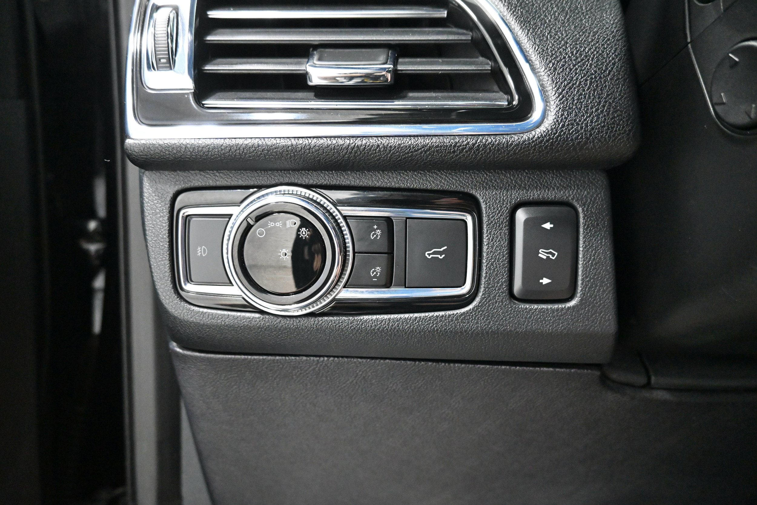 Used 2021 Lincoln Navigator Reserve AWD/4WD image 9